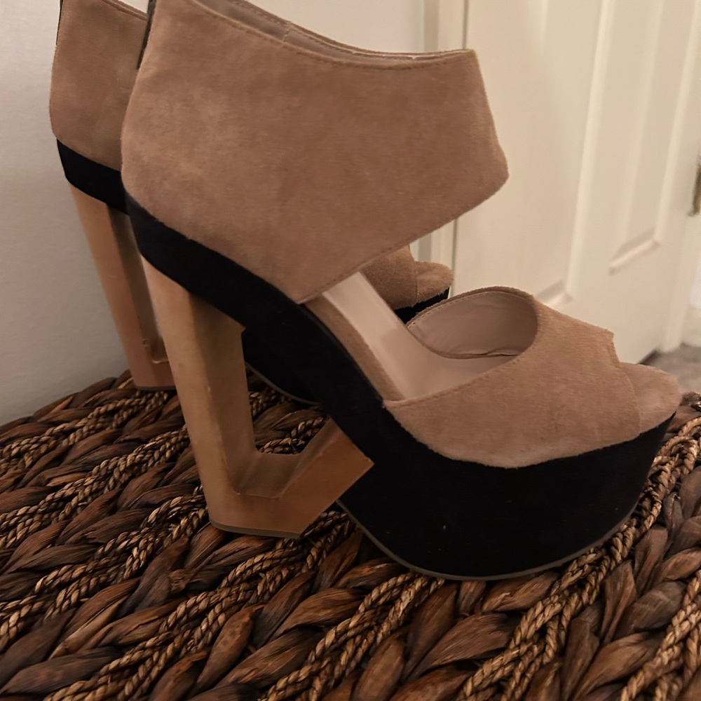 Cute little platform with wooden heel.